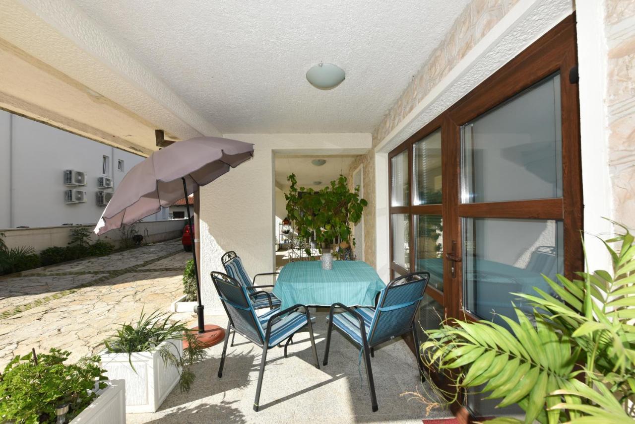 Lovely Apartment In The Groundfloor Zadar Exterior photo